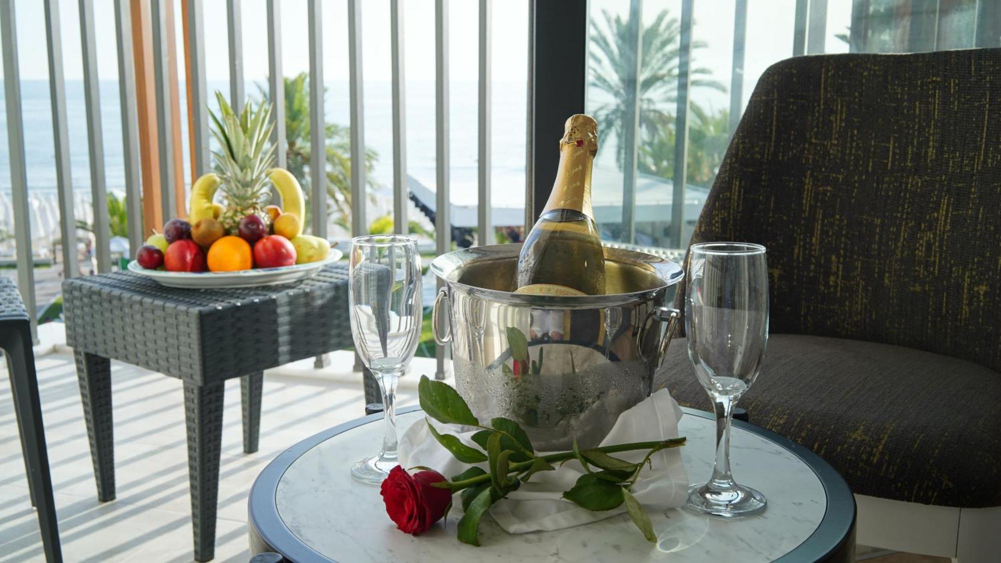 The Raga Side Ultra All Inclusive (Adults Only) Extérieur photo